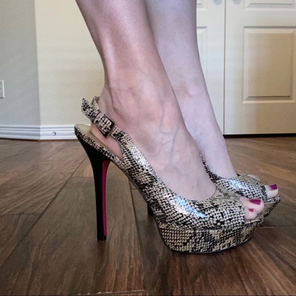 NEW Snake Print with Hot Pink Bottom Stilettos - Picture 11 of 13